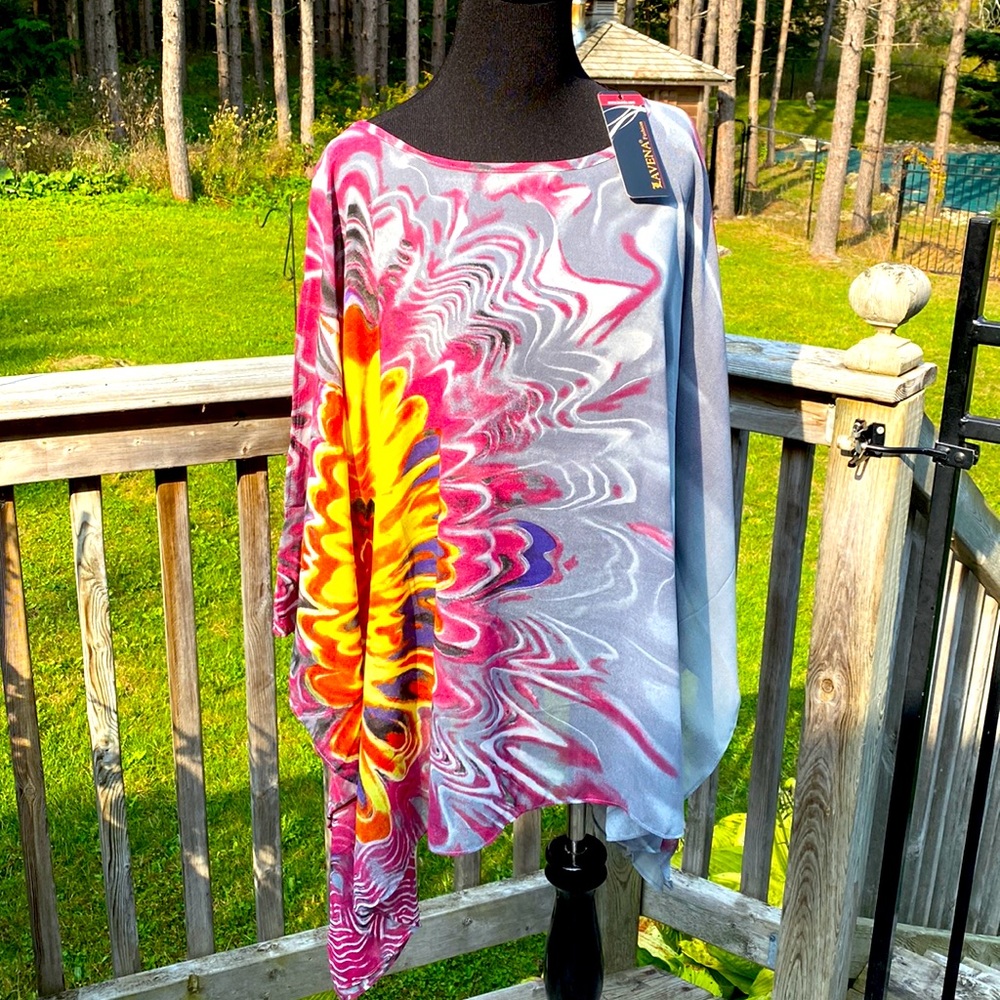 Beautiful Lavena Tunic Top (NWT)